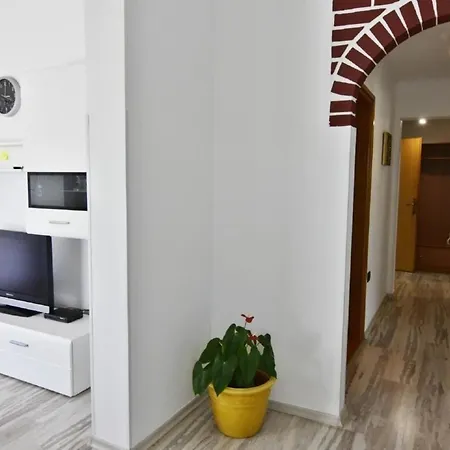 Apartment Klimatisierte In Valica Mit Grossem Garten
