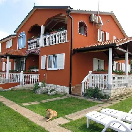 Klimatisierte In Valica Mit Grossem Garten * Umag
