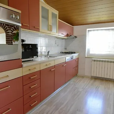 Klimatisierte In Valica Mit Grossem Garten Apartment