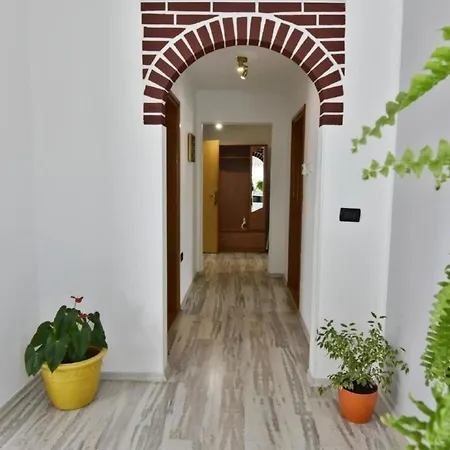 Klimatisierte In Valica Mit Grossem Garten Lejlighed *