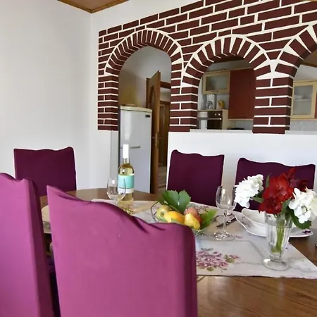 Lejlighed Klimatisierte In Valica Mit Grossem Garten